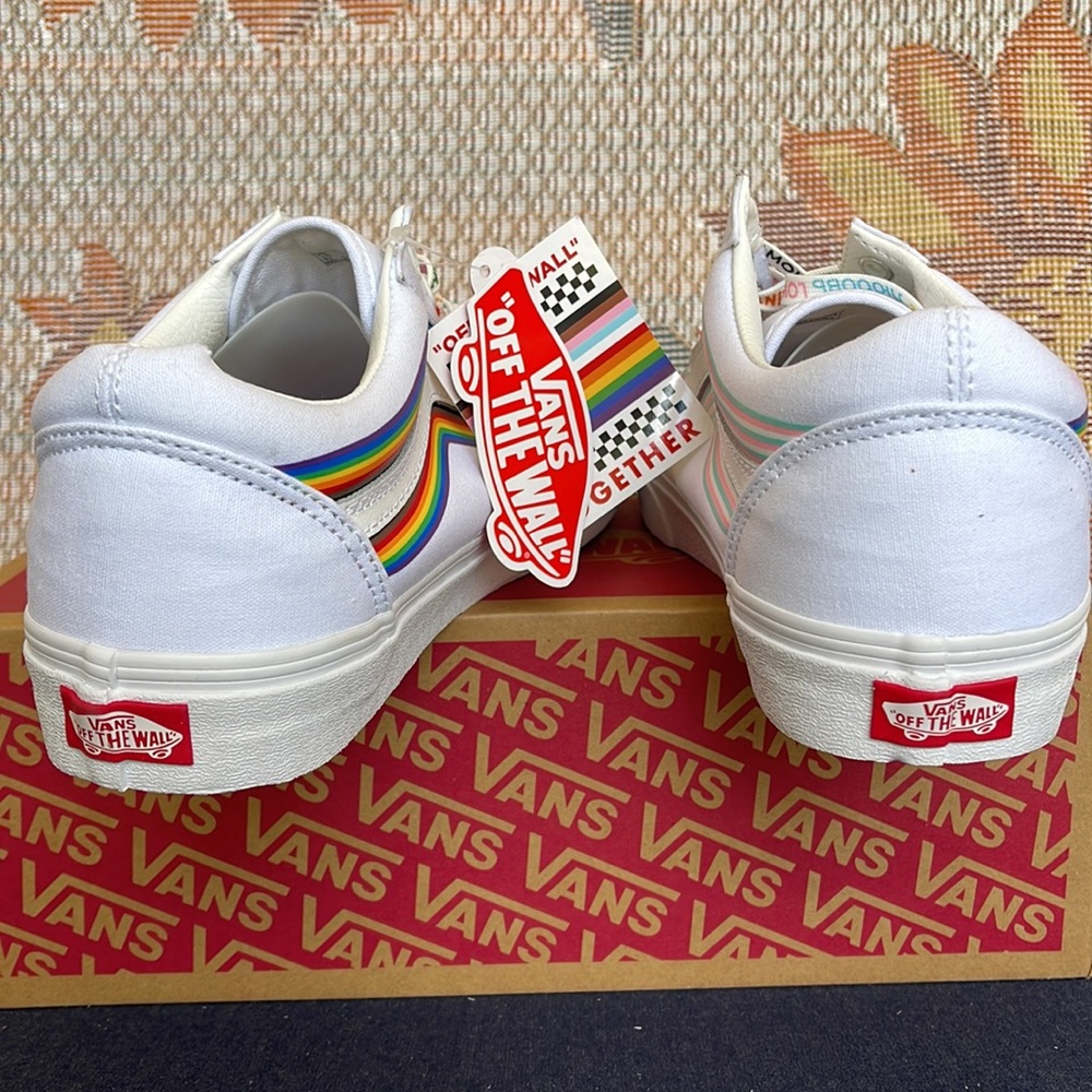 Vans Men’s Old Skool
(Pride) White/True White
VNOA5KRFB5U
Sneakers - athletic - Picture 15 of 16
